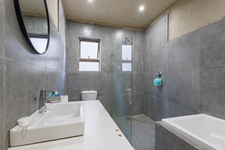 5 Bedroom Property for Sale in Kwanokuthula Township Western Cape